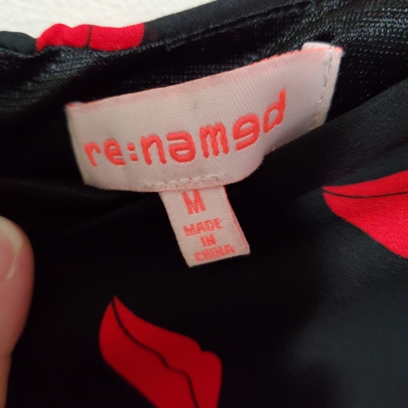 Lips 💋 skirt - Picture 3 of 4